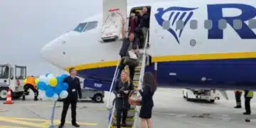 Посрещна първите туристи за сезон 2025 на бургаското летище 14