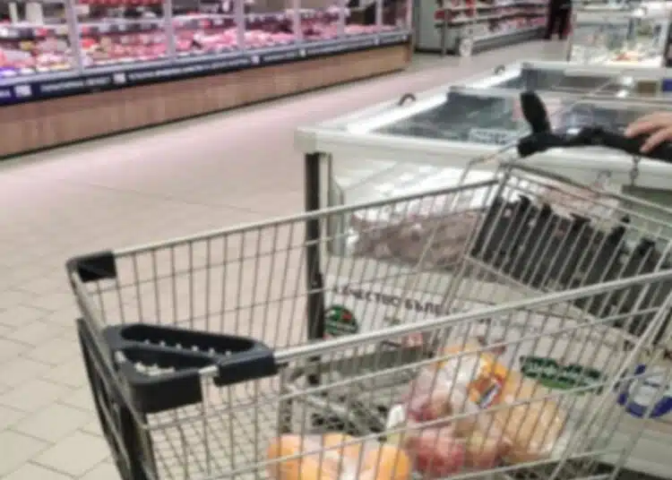 В някои магазини у нас вече можем да видим цени в лева и в евро 1 В някои магазини у нас вече можем да видим цени в лева и в евро 1
