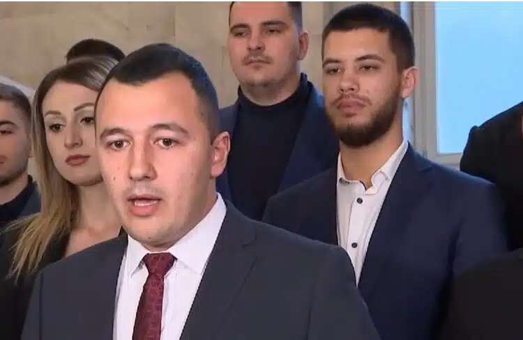 Всички гледат към младежите от БСП, които поискаха удвоени наказания за насилие над животни! 1