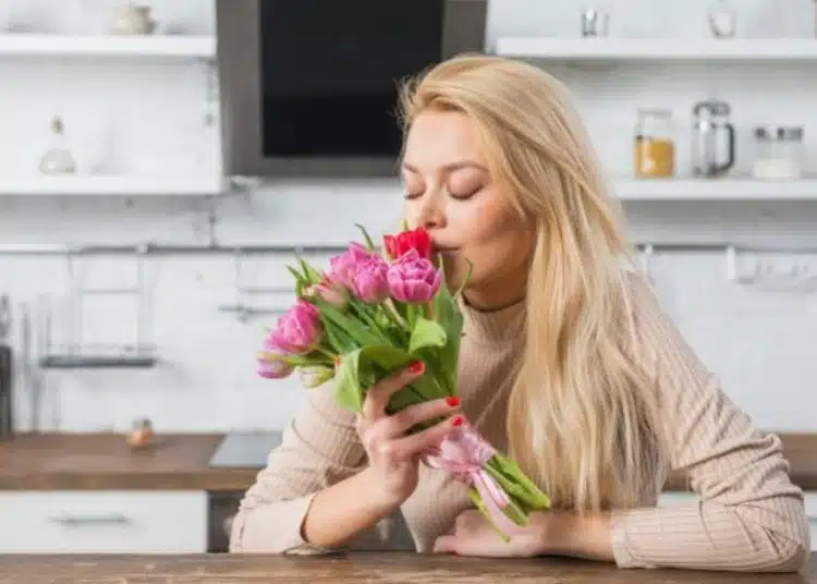 Нова тенденция в TikTok – жени ядат лалета, безопасно ли е това? 1
