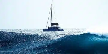 В Тайланд туристка изчезна след пожар на лодка 1