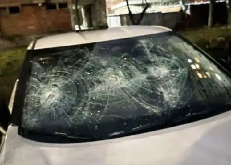 Във Враца мъж потроши над 30 коли с брадва 1 Във Враца мъж потроши над 30 коли с брадва 1