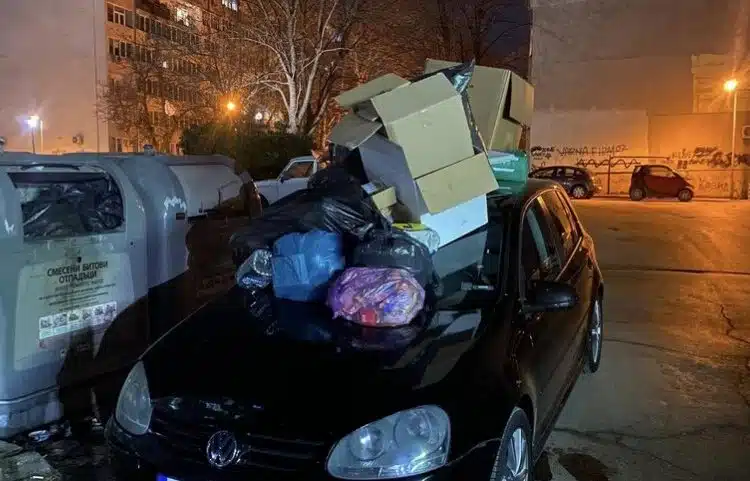 Във Варна по свой начин наказаха неправилно паркирал шофьор СНИМКА 1