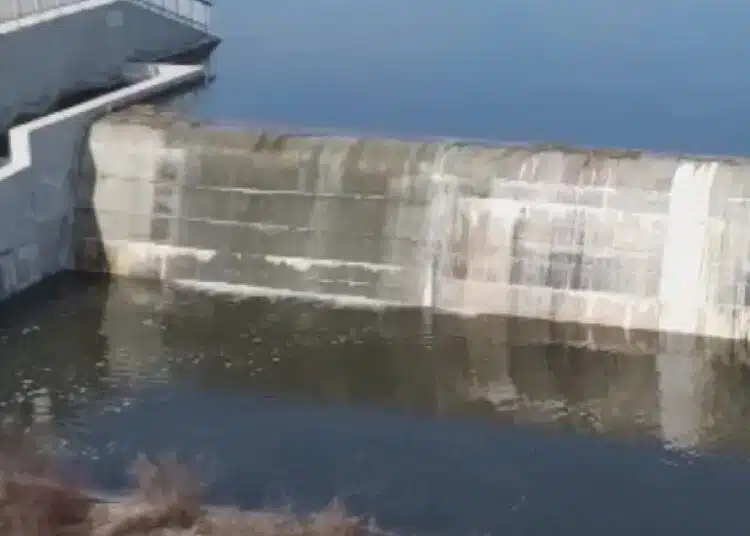 С тревожни темпове намаляват водите на язовир „Йовковци" 1 С тревожни темпове намаляват водите на язовир „Йовковци" 1