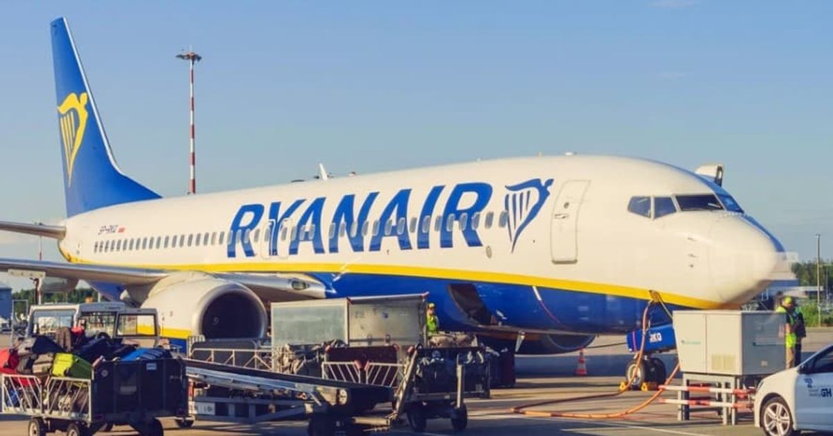 До края на годината Ryanair готви тотална промяна Самолет на Ryanair на летище, обслужван от наземен персонал.