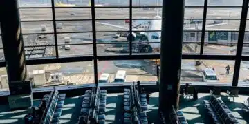 Известната авиокомпания Ryanair ще глобява пасажерите си, ако закъсняват за полет 2