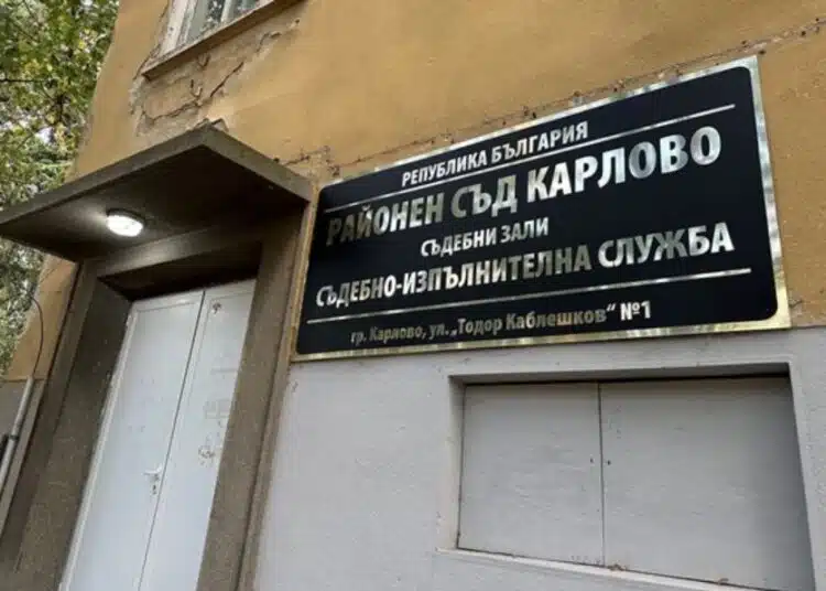 Хванаха мъж в лъжа и сега ще плаща 1000 лева, задето е подал фалшив сигнал на 112 за кражба 1 Хванаха мъж в лъжа и сега ще плаща 1000 лева, задето е подал фалшив сигнал на 112 за кражба 1
