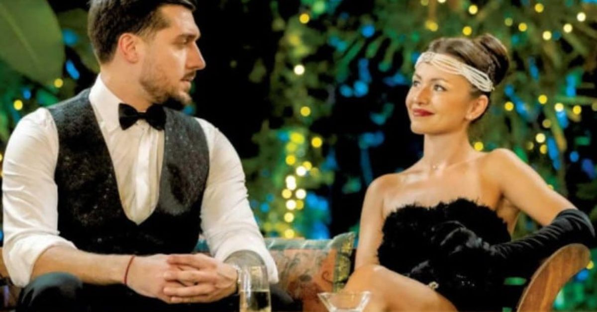 Астроложката Адриана ли е изборът на Ерген номер 3, Васил? Елегантна двойка в ретро стил от 20-те години на вечерна среща