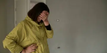 Мария Силвестър е влезнала в дома, където ситуацията е била критична и се хванала за главата 1