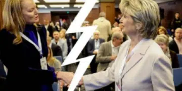 Стефка Костадинова и Весела Лечева проведоха среща, направиха и важни изявления след това 1