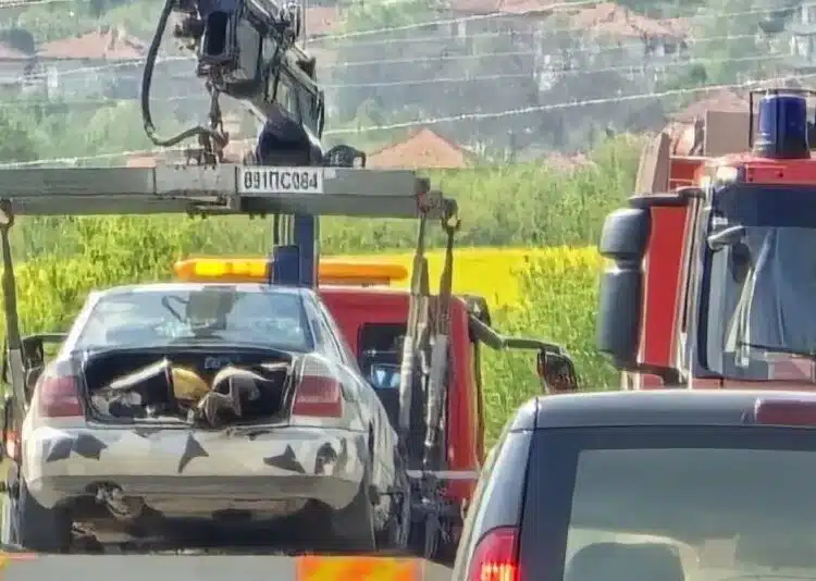 Първи СНИМКИ от трагедията с жената край Кюстендилско, вижда се състоянието на колата, в която е била 1