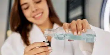 Почиства не само лицето ви, но всичко в къщата: как мицеларната вода може да помогне при почистването 5