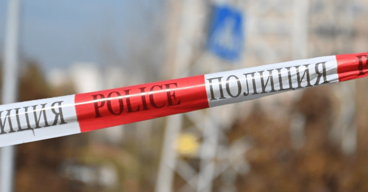 Стана ясно на кого е безжизненoто тяло намерено до Националния стадион Васил Левски Полицейска лента с надписи POLICE и ПОЛИЦИЯ обозначава забранена зона.