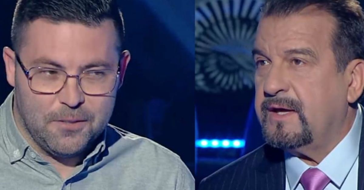 Управител на хотел успя да шашне водещия Ники Кънчев в „Стани Богат“ Двама мъже, единият с очила, другият с костюм, разговарят в студио.