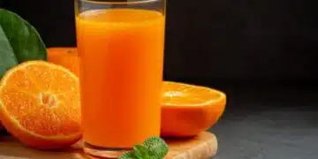 Ето какво ще се случи с тялото ви, ако пиете сок през нощта 9