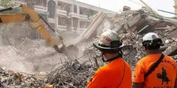 Добри новини! Изпод руините на сграда в Мианмар извадиха жив 26-годишен мъж 2