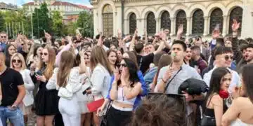 Данните сочат, че 70% от родните абитуриенти записват да учат висше, а 2/3 от тях работят и учат 9