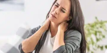 Какво да правите, ако вратът ви боли постоянно? 5 ефективни упражнения 1