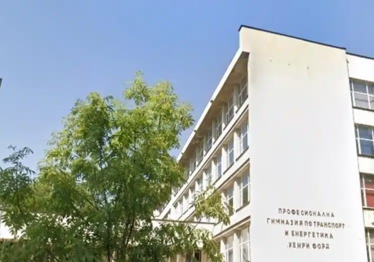 Последни новини за състоянието на ученика, който падна от петия етаж на столична Професионална гимназия 1
