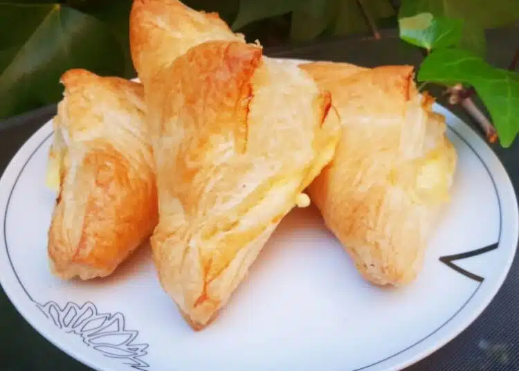 Ето как да приготвим топ вкусна закуска за уикенда – тези банички стават бързо и нямат аналог! 1