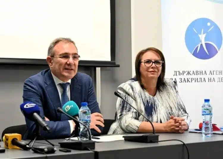 Новото ръководство за родители: дечица до 2 годинки без достъп до екрани, а до 12 годишна възраст до 2 часа дневно 1