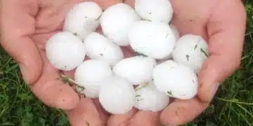 Важно! Предвиждат гигантски градушки 1
