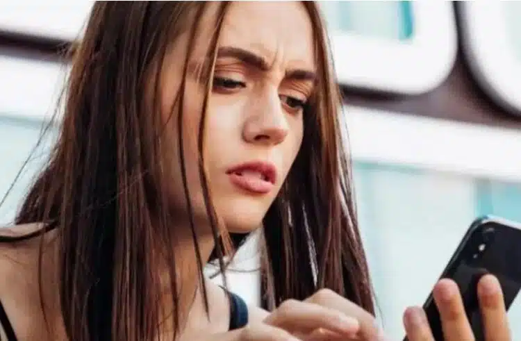 Защо жените проверяват телефоните на партньорите си: Вижте сами! 1