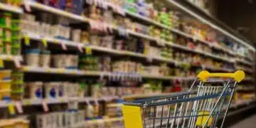 У нас – затварят 7 магазина, близо 3 тона храна унищожават 1