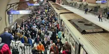 Заради стачката на наземния транспорт, софиянци препълниха метрото 6