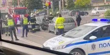 Трагедия! В София мъж напусна нашия свят след като градски автобус помете кола на кръстовище 2
