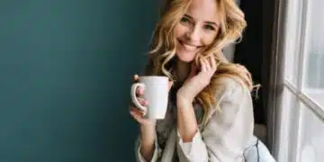Какво наистина мислят хората за вас: Скрити сигнали на езика на тялото, за които трябва да знаете 12