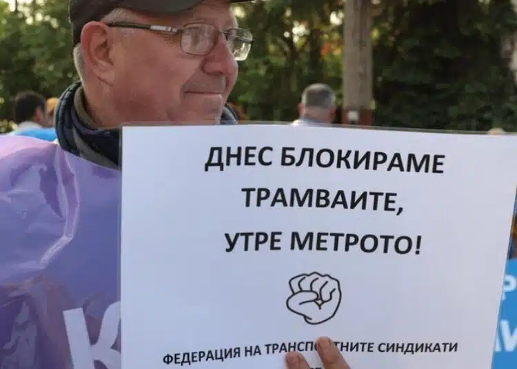 В София продължава протестът на наземния транспорт 1