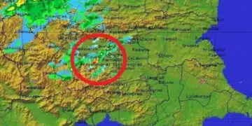 От Meteo Balkans с важно предупреждение: Приятели, следете тази буря! Може да стане суперклетка 2