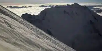 В Хималаите индиец и румънец загинаха на осемхилядника вр. Лхотце 15