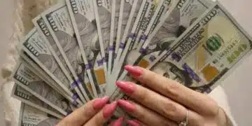 Защо богатите хора слагат сол в портфейлите си: Странни парични знаци, които работят 14