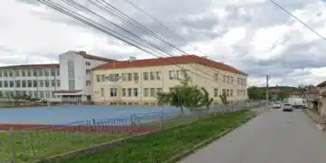 В Разградско 17-годишен е с комоцио, след като го блъсна кола 13