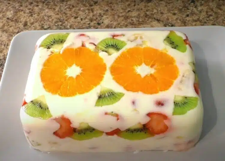 Мляко, заквасена сметана и плодове. Рецепта за 1 час: вкусен и здравословен десерт без желатин и печене 1