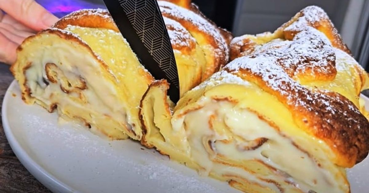 Децата са просто във възторг. Вкусен десерт за броени минути Нарязана торта от палачинки с нежен кремов пълнеж и пудра захар.