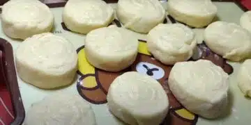 Вземете 1 яйце и 1 чаша кефир. Кифличките с кефир са вкусно домашно приготвено лакомство 14