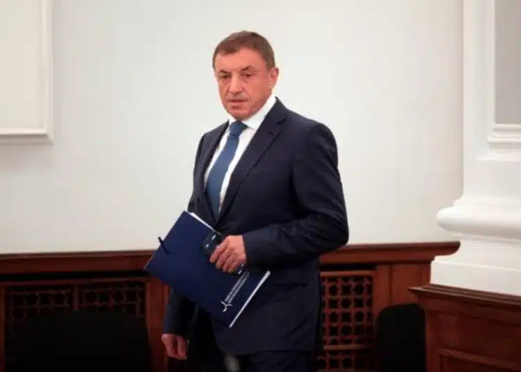 3 часа от заслон е бил дебнат бизнесменът Алексей Петров, заради охраната е застрелян на 1 км от мястото 1