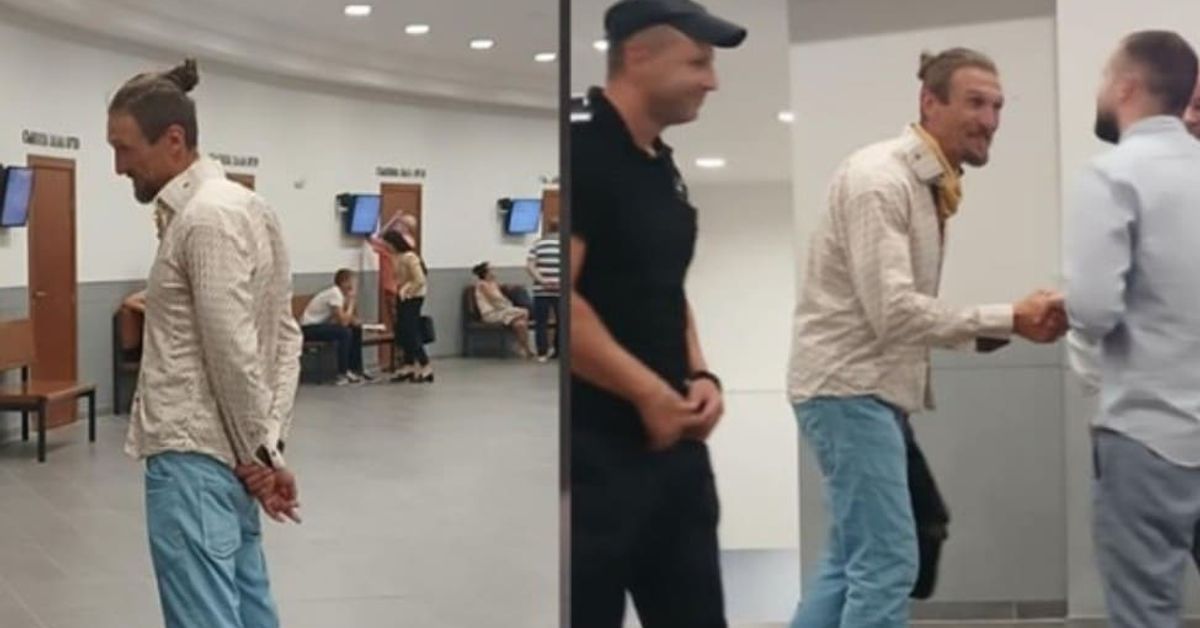 Само ден след рождения си ден актьорът Димо Алексиев е с присъда Мъж с кок и риза се ръкува с друг мъж в чакалня.