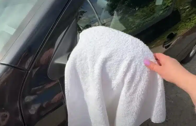 Какво означава бялата кърпа на огледалото на автомобила? Важно е да запомните този знак 1
