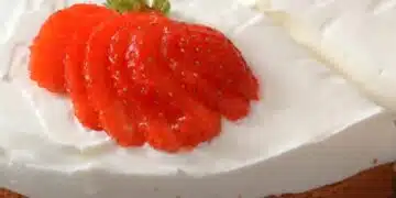 Въздушен пай "3 млека". Деликатен, вкусен и напоен десерт 15