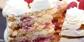 Торта „Млечно момиче“ с малини. Зарадвайте всички у дома: лесна и вкусна рецепта 8