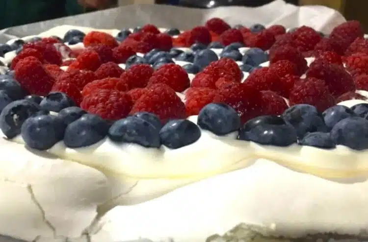 Вкусен десерт Павлова за всеки повод 1
