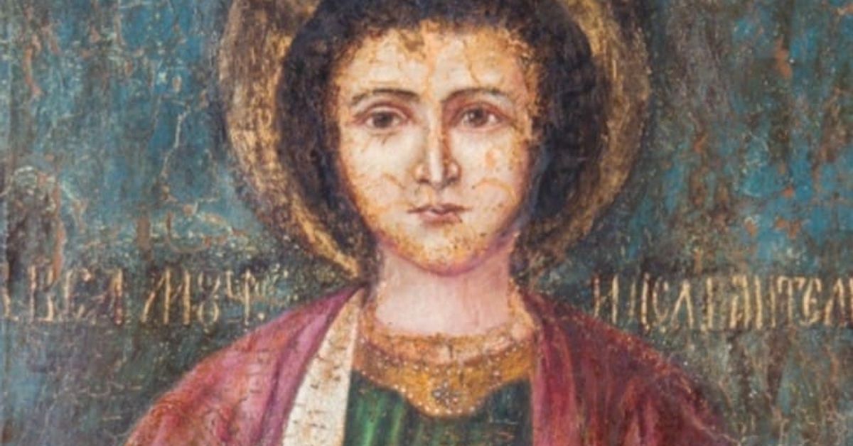 На 27 юли е църковен празник, имен ден празнуват 20 мили български имена, да са ни честити! Старинна православна икона на млад светец с ореол и надписи на кирилица.