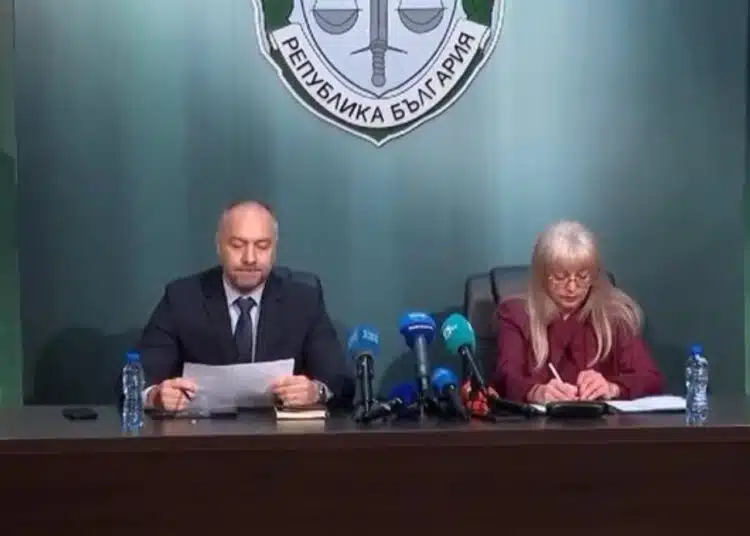 Украинци, които имат българско гражданство, се оказаха на начело на банда свързана с фишинг измами, откраднали 3 милиона лева 1