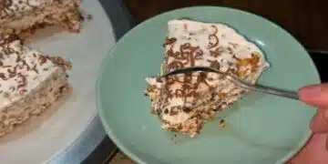 Вкусна торта само с 4 съставки. Най-лесната рецепта, която е подходяща дори за начинаещ в кухнята 11