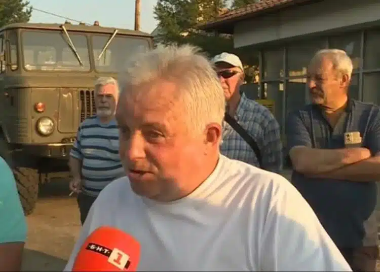 От близо месец, ако не и повече, в наше населено място жители нямат вода 1 От близо месец, ако не и повече, в наше населено място жители нямат вода 1