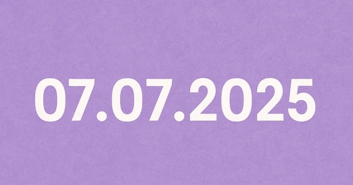 Днес 07.07 е огледална МОЩНА дата, как да си пожелаем нещо, за да се сбъдне? Бяла дата 07.07.2025 върху текстуриран лилав фон.